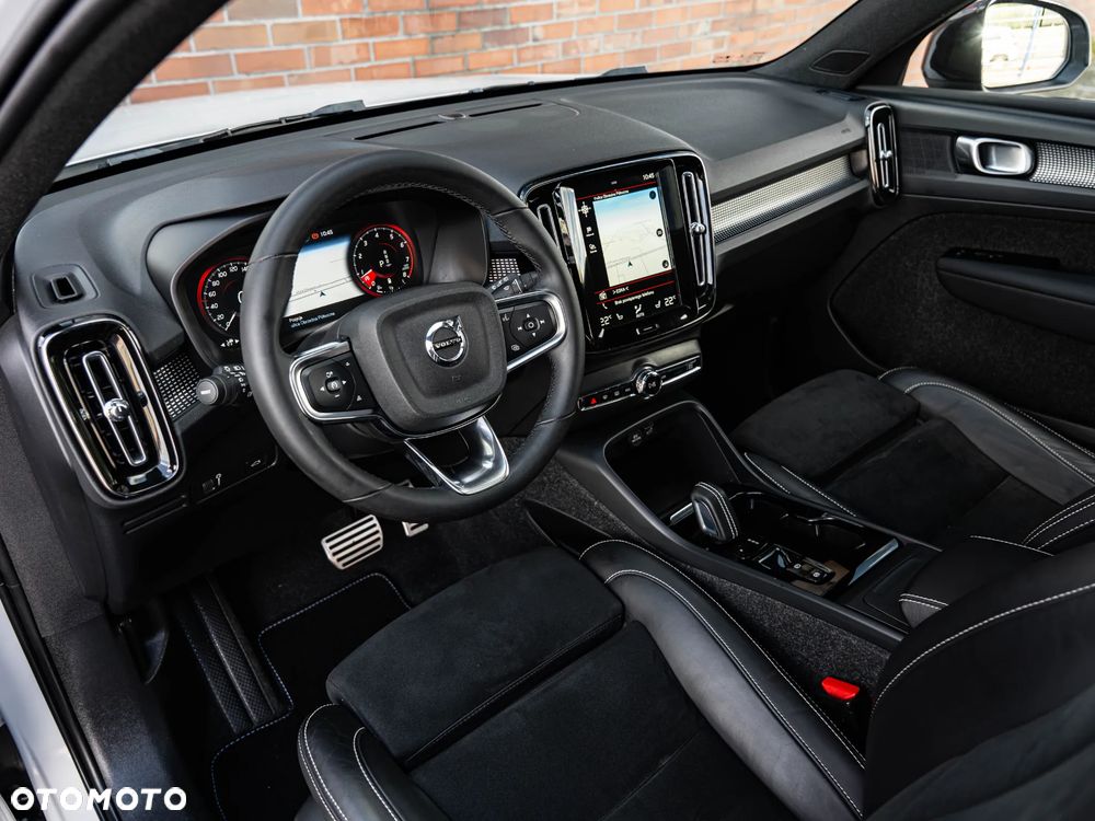 Volvo XC 40 B3 B DKG Plus Dark - 22
