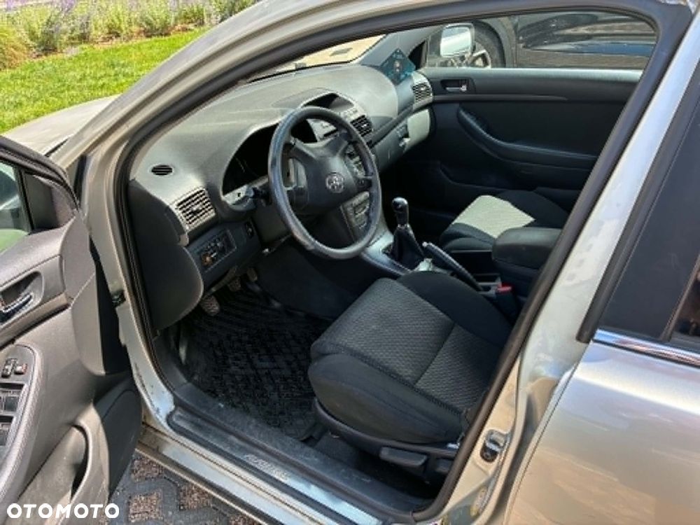 Toyota Avensis 1.8 VVT-i Combi - 8
