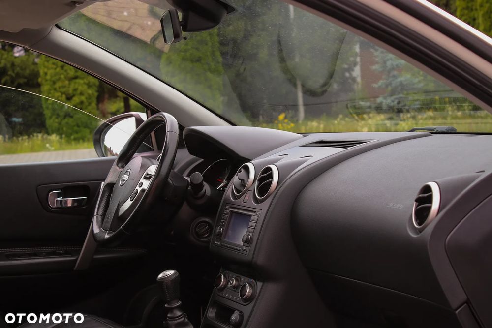 Nissan Qashqai 2.0 dCi DPF tekna - 23