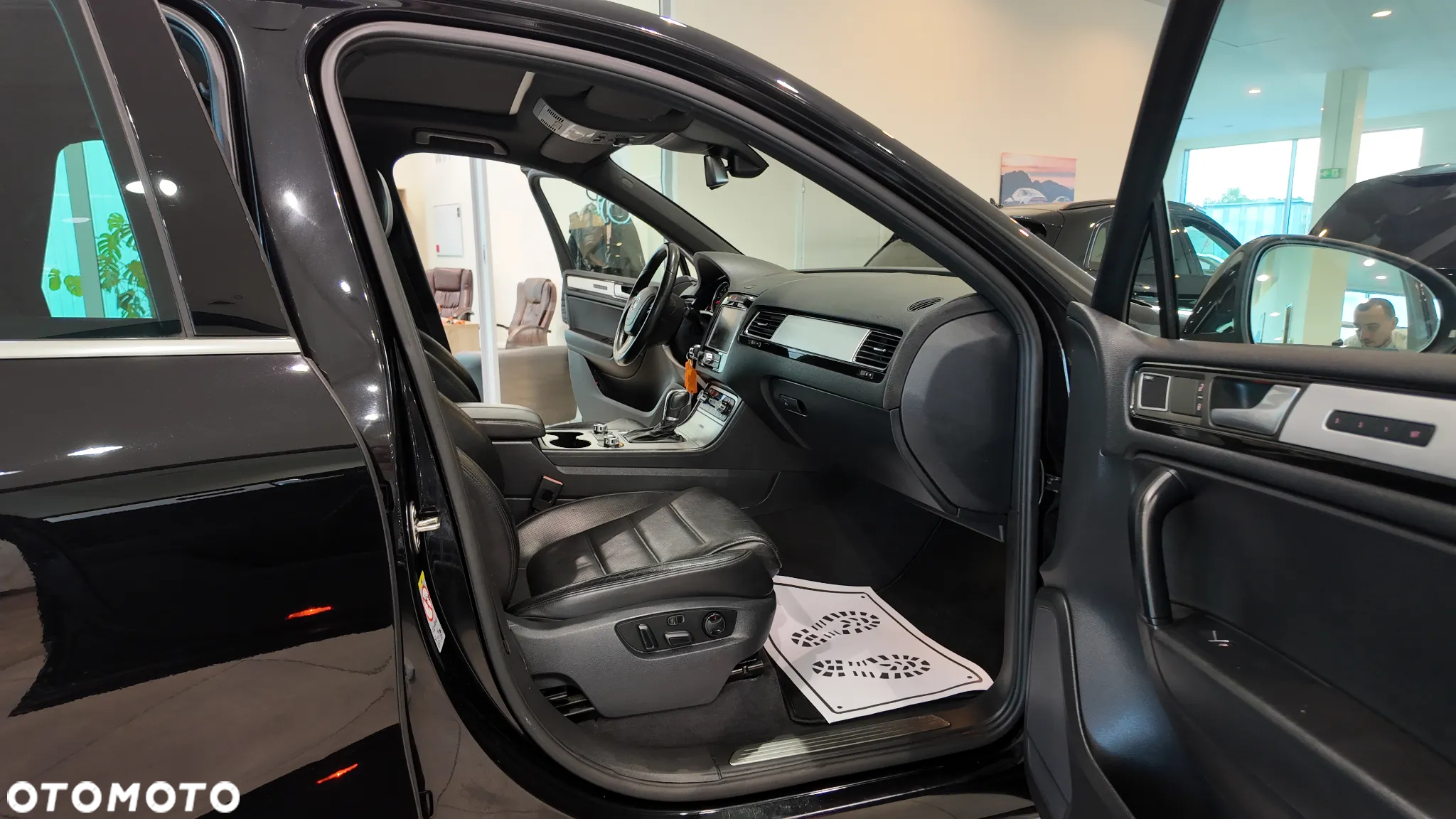 Volkswagen Touareg 3.0 Hybrid Automatik - 34