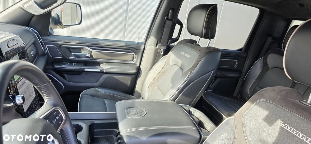 RAM 1500 5.7 Crew Cab Shortbed Laramie Black - 18