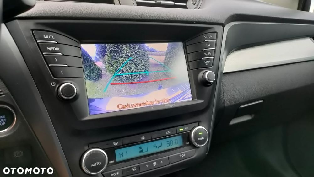 Toyota Avensis 2.0 D-4D Premium - 22