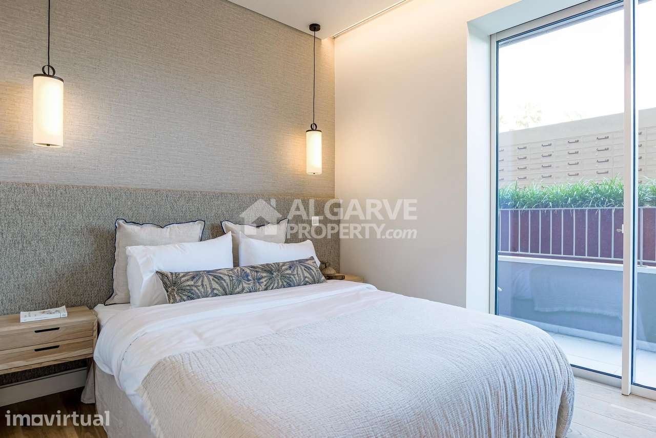 Luxuoso apartamento T2 novo em frente à Praia de Quarteira, Algarve - Grande imagem: 4/27