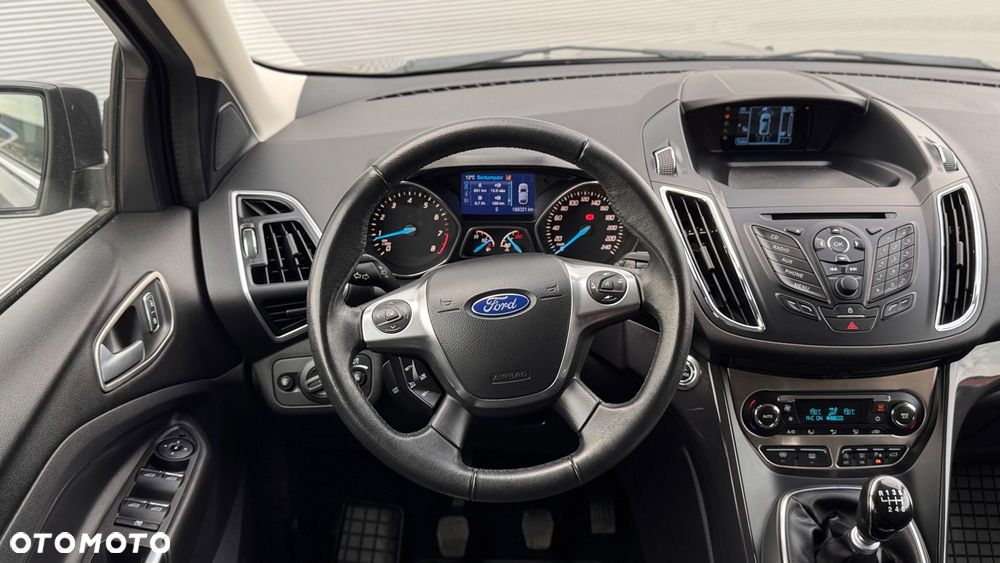 Ford Kuga 1.6 EcoBoost 2x4 Titanium - 5