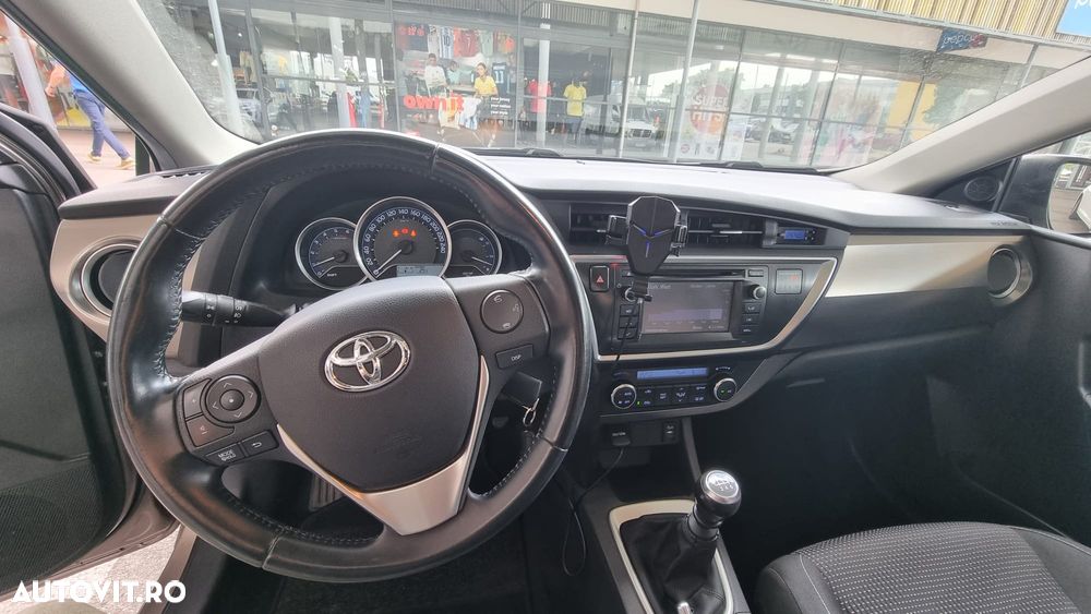 Toyota Auris 1.4 D-4D - 12