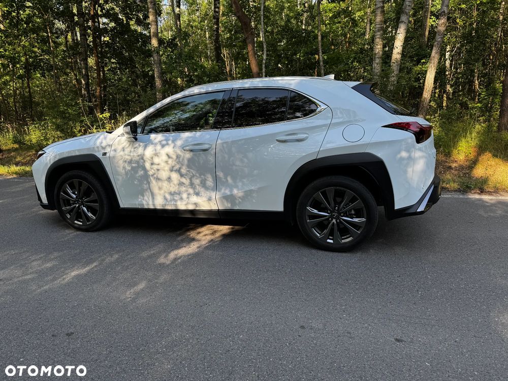 Lexus UX 300h F Sport Design - 3