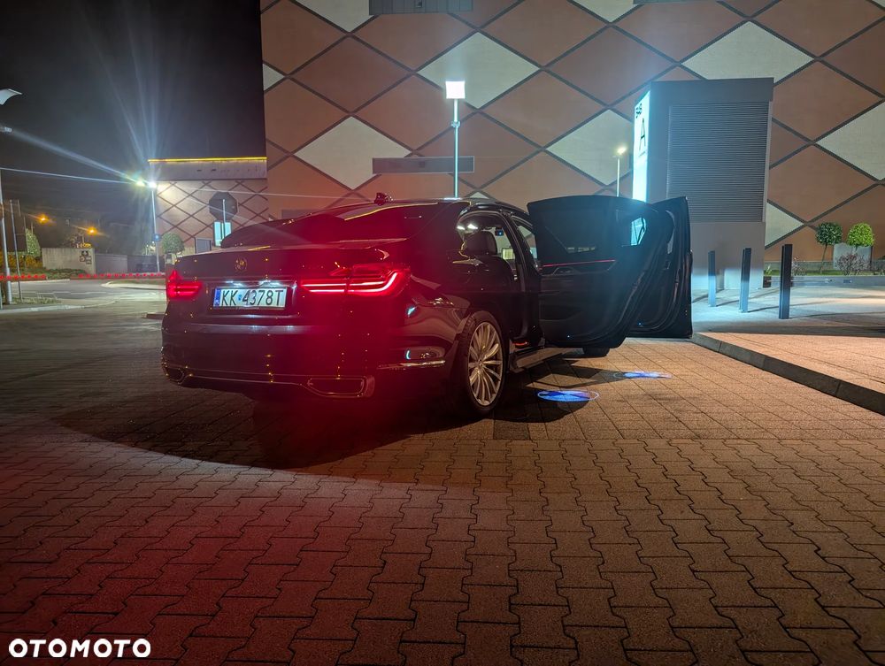 BMW Seria 7 750i xDrive - 8
