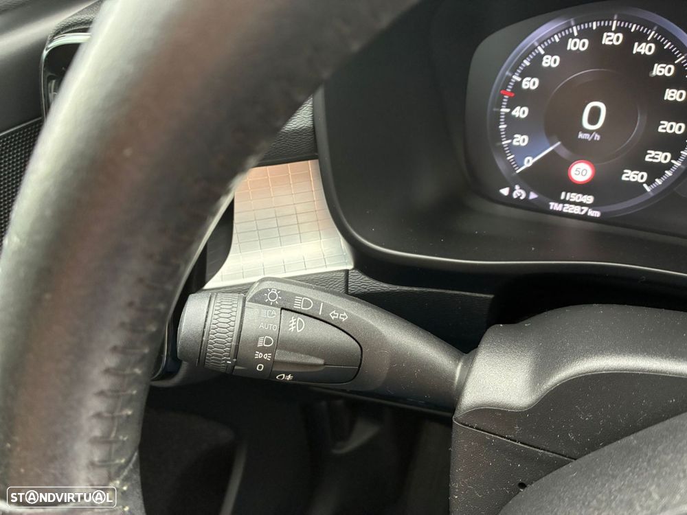 Volvo XC 40 1.5 T3 Momentum Tech Edition - 18