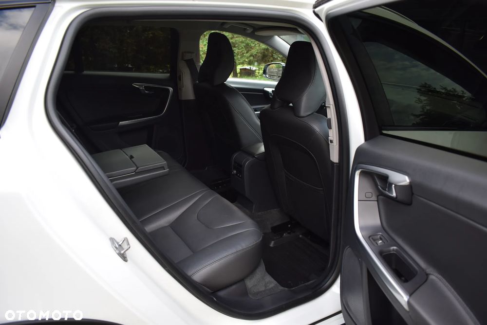 Volvo V60 Cross Country - 29
