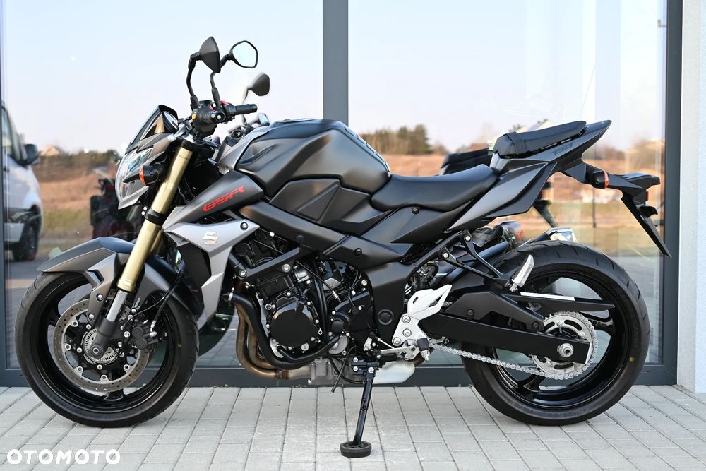 Suzuki GSR - 3