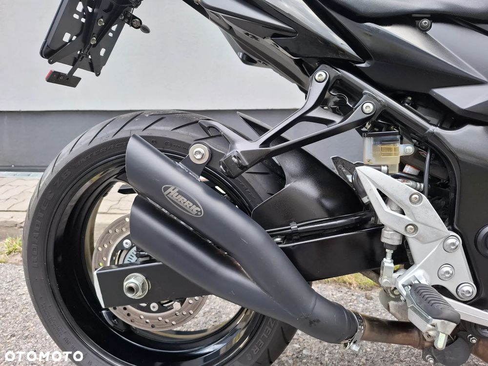Suzuki GSR - 11