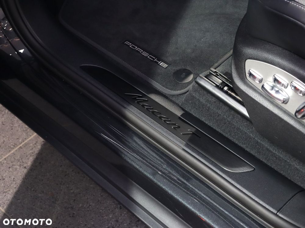 Porsche Macan T - 30