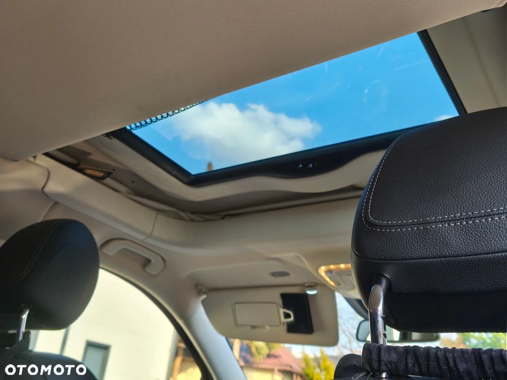 Mercedes-Benz Klasa V - 21