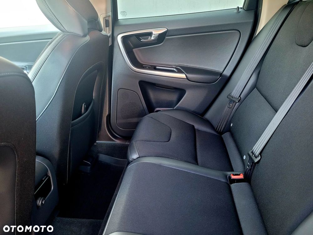 Volvo XC 60 D4 Geartronic Summum - 12