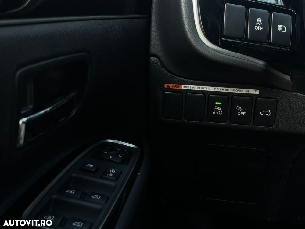 Mitsubishi Outlander 2.4 4WD Plus - 24