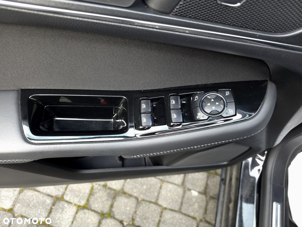 Ford S-Max - 17