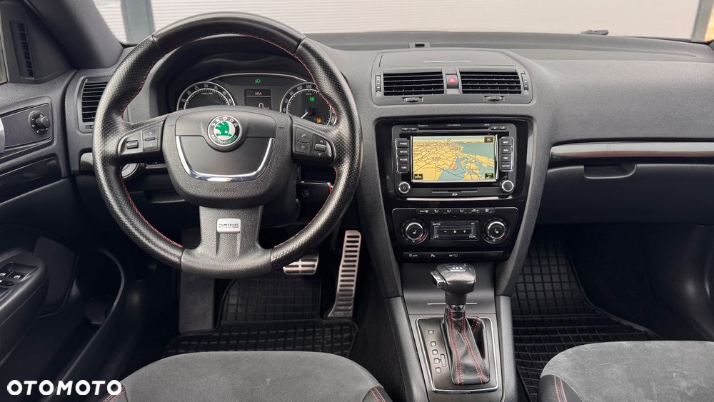 Skoda Octavia 2.0 TDI DPF DSG RS - 28