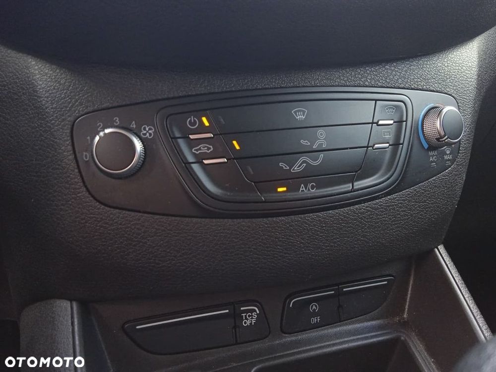 Ford Transit Courier - 21
