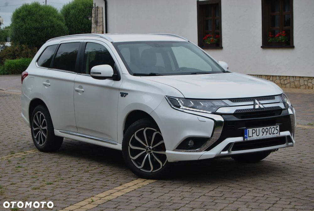 Mitsubishi Outlander - 2