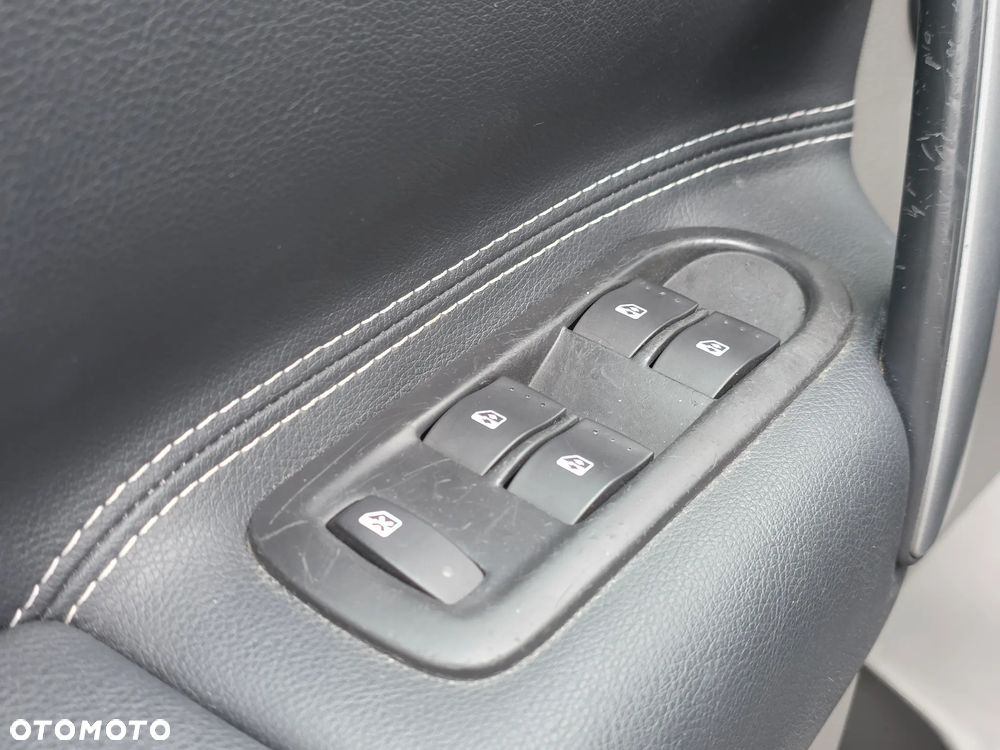 Renault Scenic 1.6 16V Emotion - 19