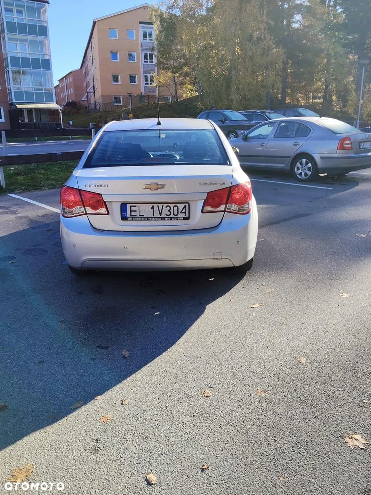 Chevrolet Cruze 1.6 LS - 4