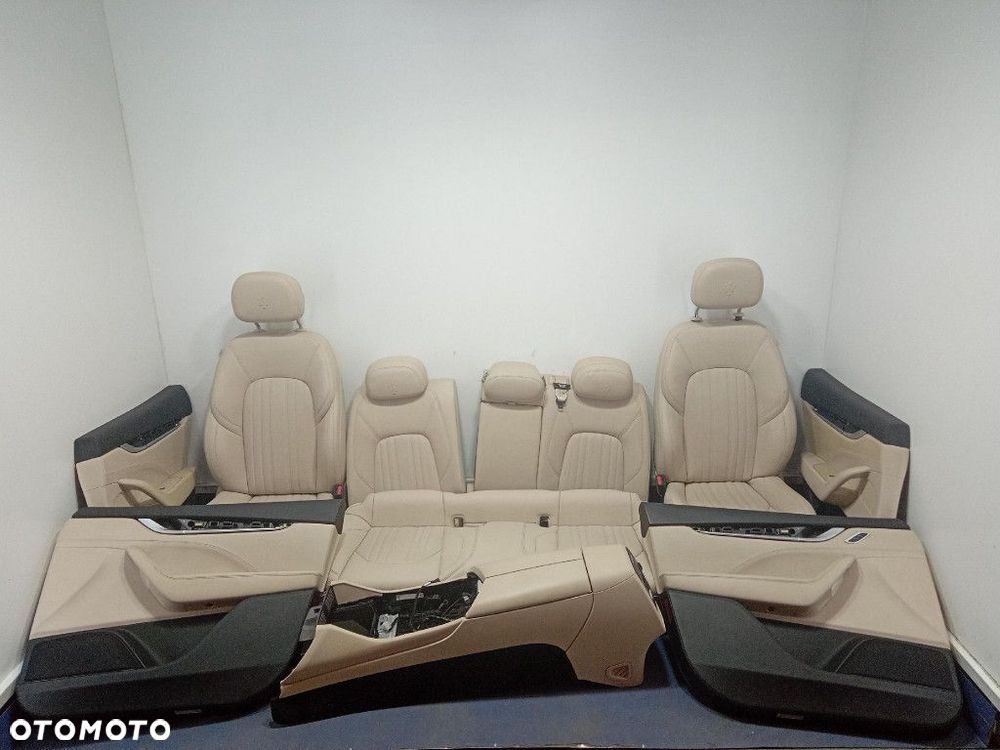 MASERATI LEVANTE FOTELE KANAPA BOCZKI WNĘTRZE SKÓRA BEŻ KOMPLET LHD - 1