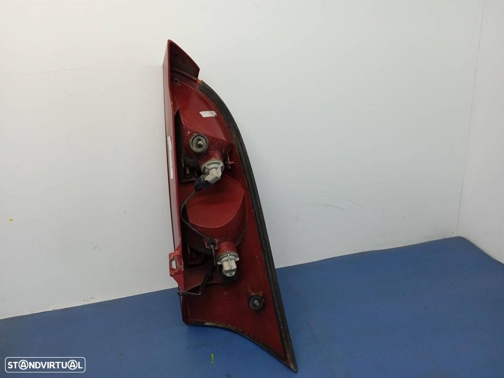 FAROLIM TRASEIRO DIREITO FORD FOCUS 2001 -C9DB - 1