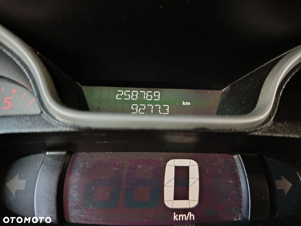 Renault TRAFIC - 8