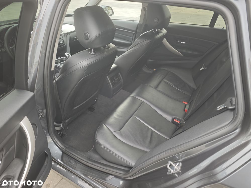 BMW Seria 3 320d Blue Performance Sport Line - 13