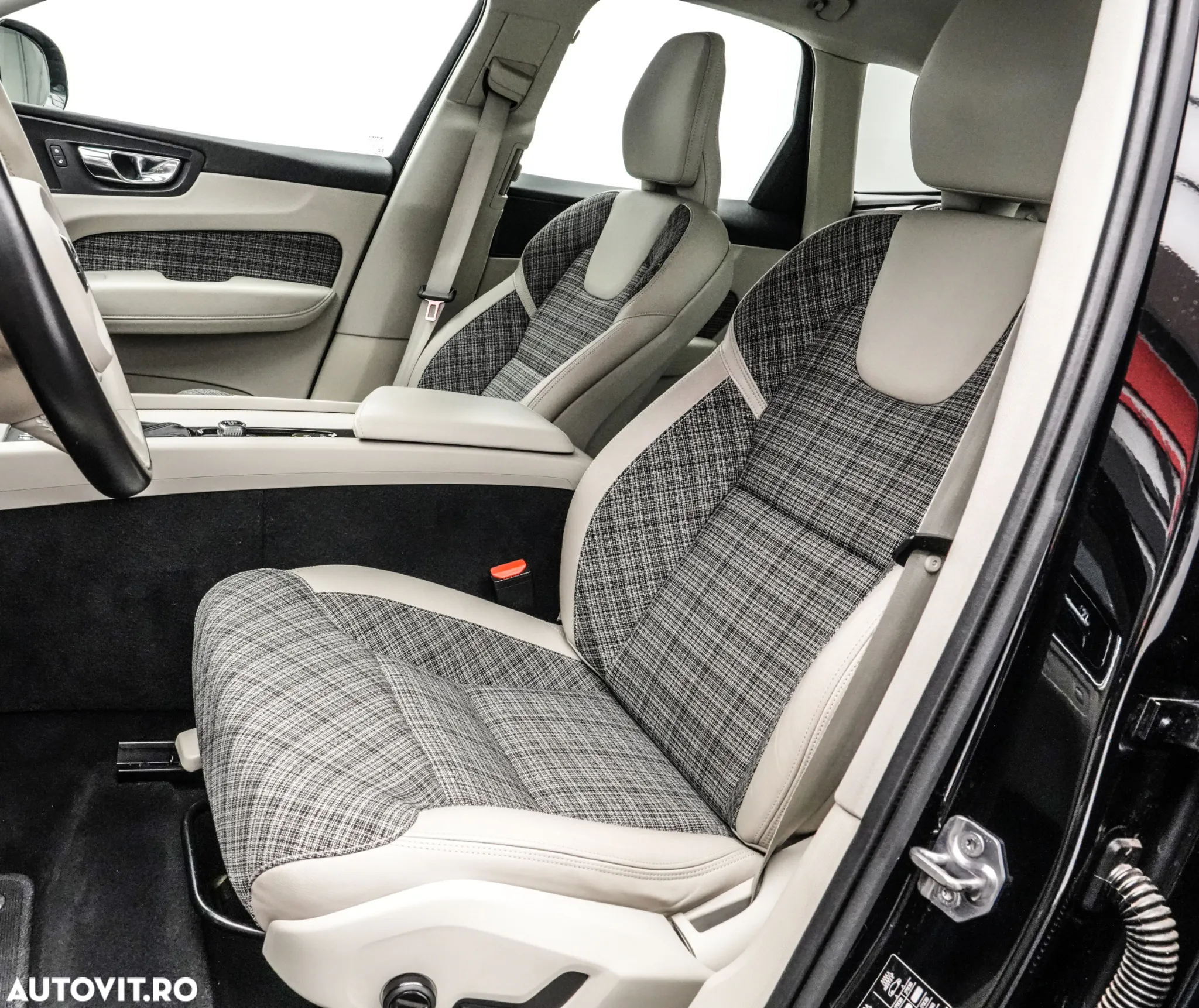 Volvo XC 60 D4 Momentum Pro - 14