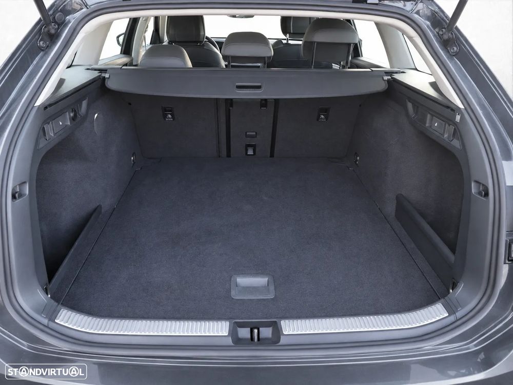 VW Passat Variant 2.0 TDi Business DSG - 18