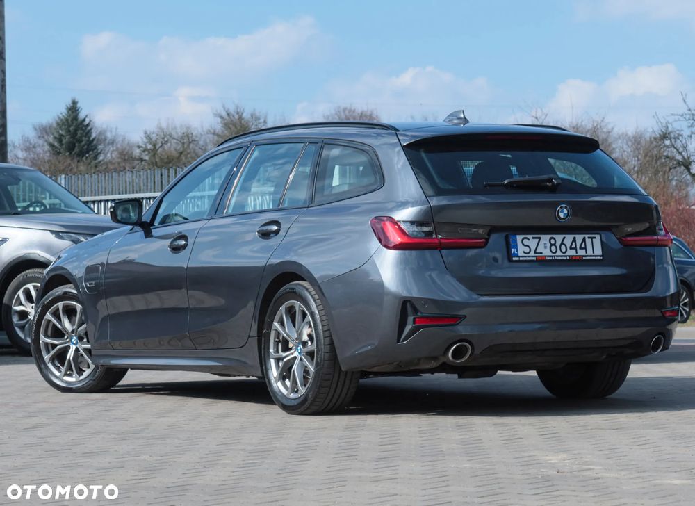 BMW Seria 3 330e Sport Line - 32