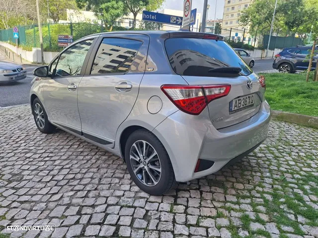 Toyota Yaris 1.5 HSD Exclusive+P.Luxury - 6
