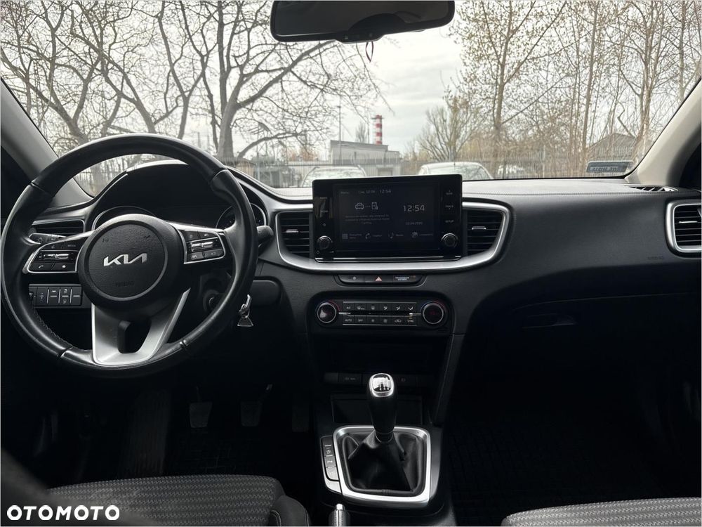 Kia Ceed 1.5 T-GDI M - 11