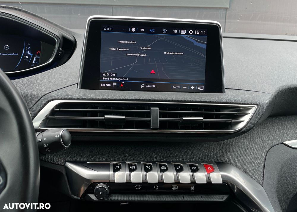 Peugeot 3008 1.2 PureTech 130 EAT8 GT - 18