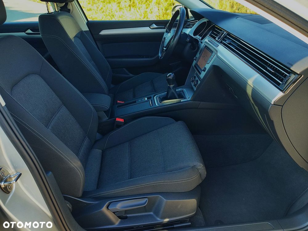 Volkswagen Passat 2.0 TDI SCR Business - 34