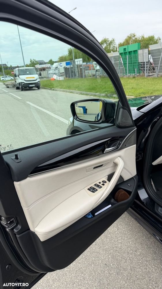 BMW Seria 5 530i AT MHEV - 14