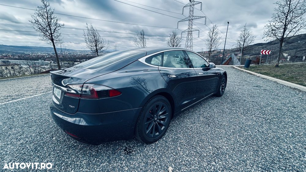 Tesla Model S - 7