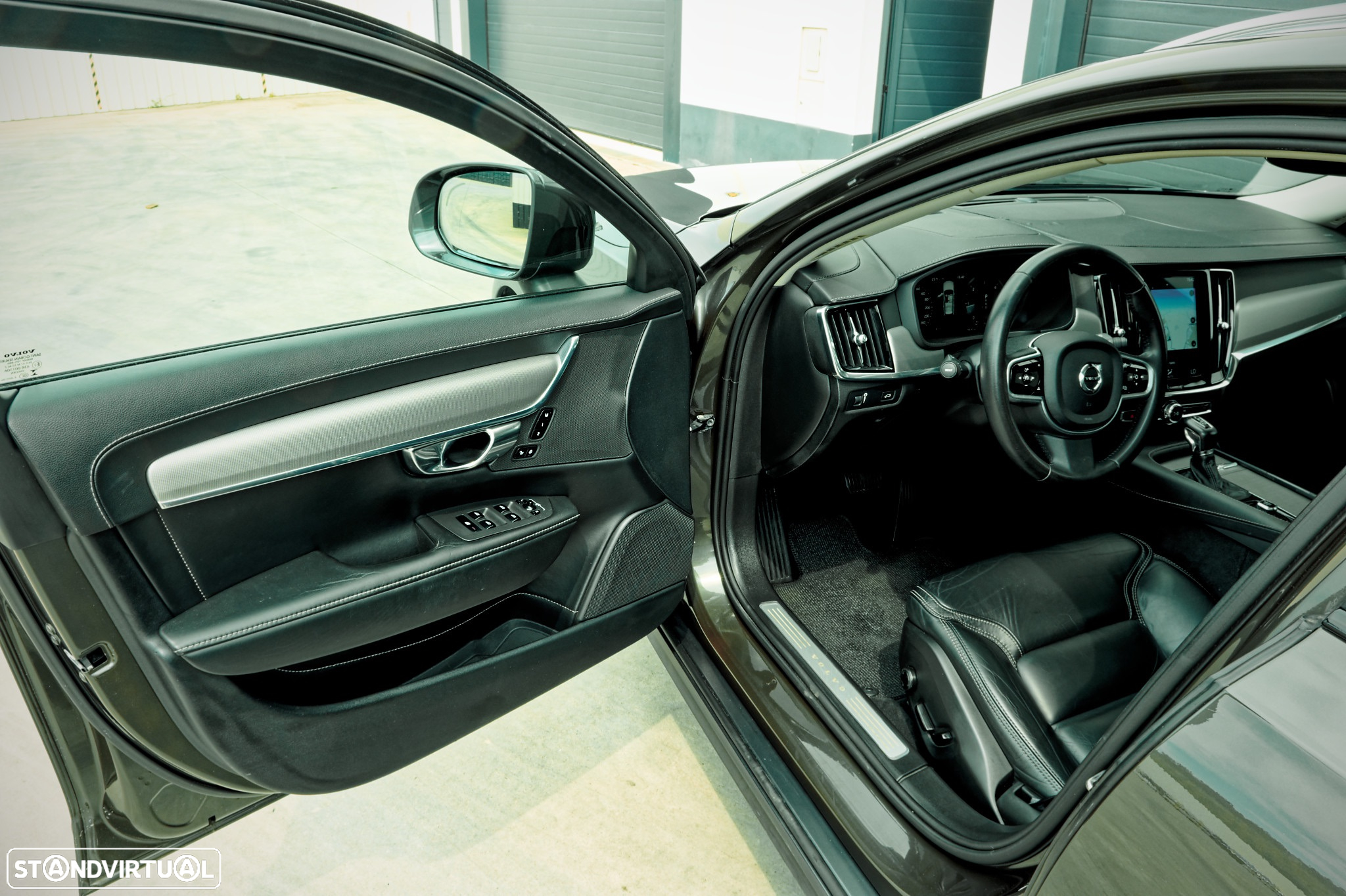 Volvo V90 Cross Country 2.0 D5 Pro AWD Geartronic - 22