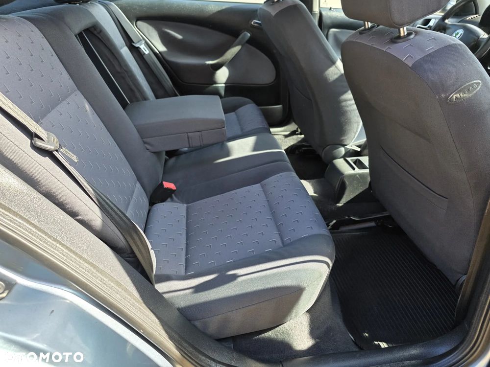 Skoda Octavia 1.6 Tour Ice - 17