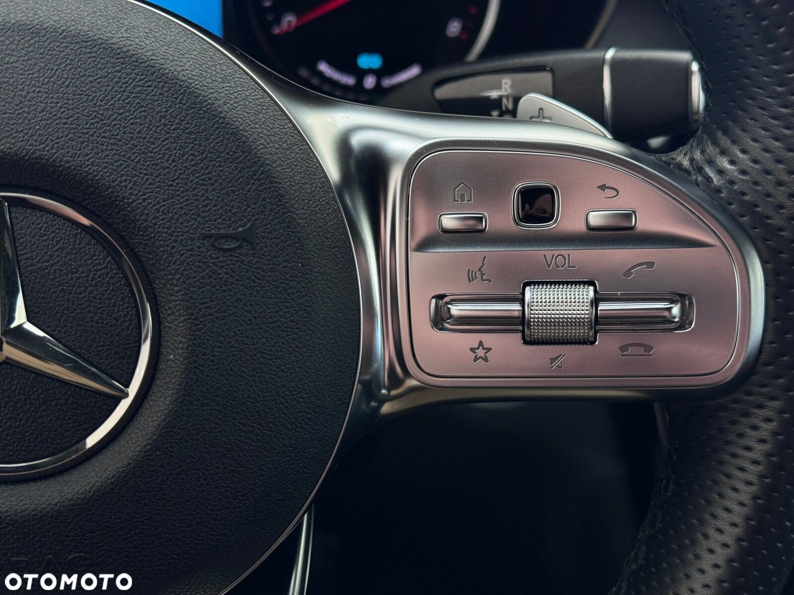 Mercedes-Benz GLC - 24