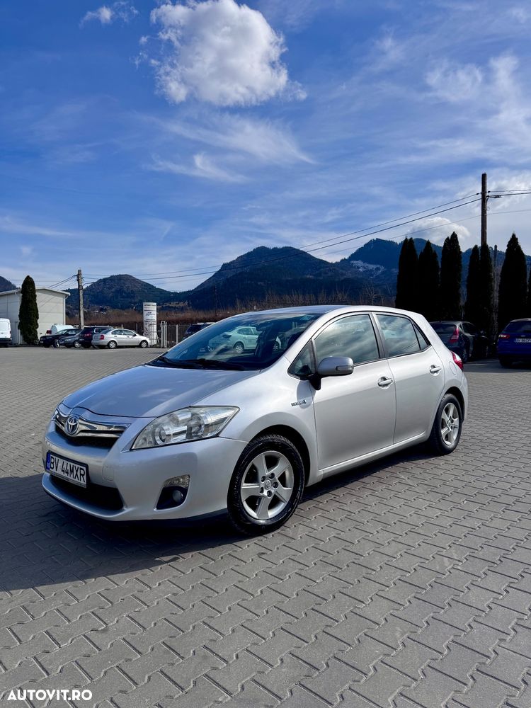 Toyota Auris 1.8 L VVT-i HSD Sol - 1