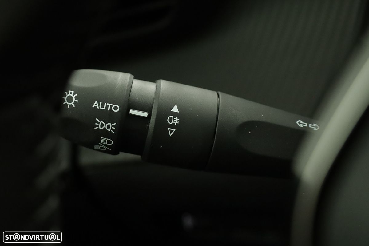 Peugeot 2008 1.2 PureTech Allure - 18