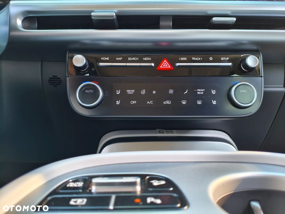Hyundai IONIQ 9 110kWh Calligraphy AWD - 13