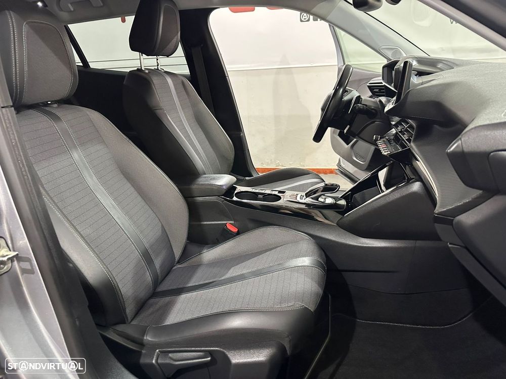 Peugeot 2008 1.5 BlueHDi Allure Pack EAT8 - 18