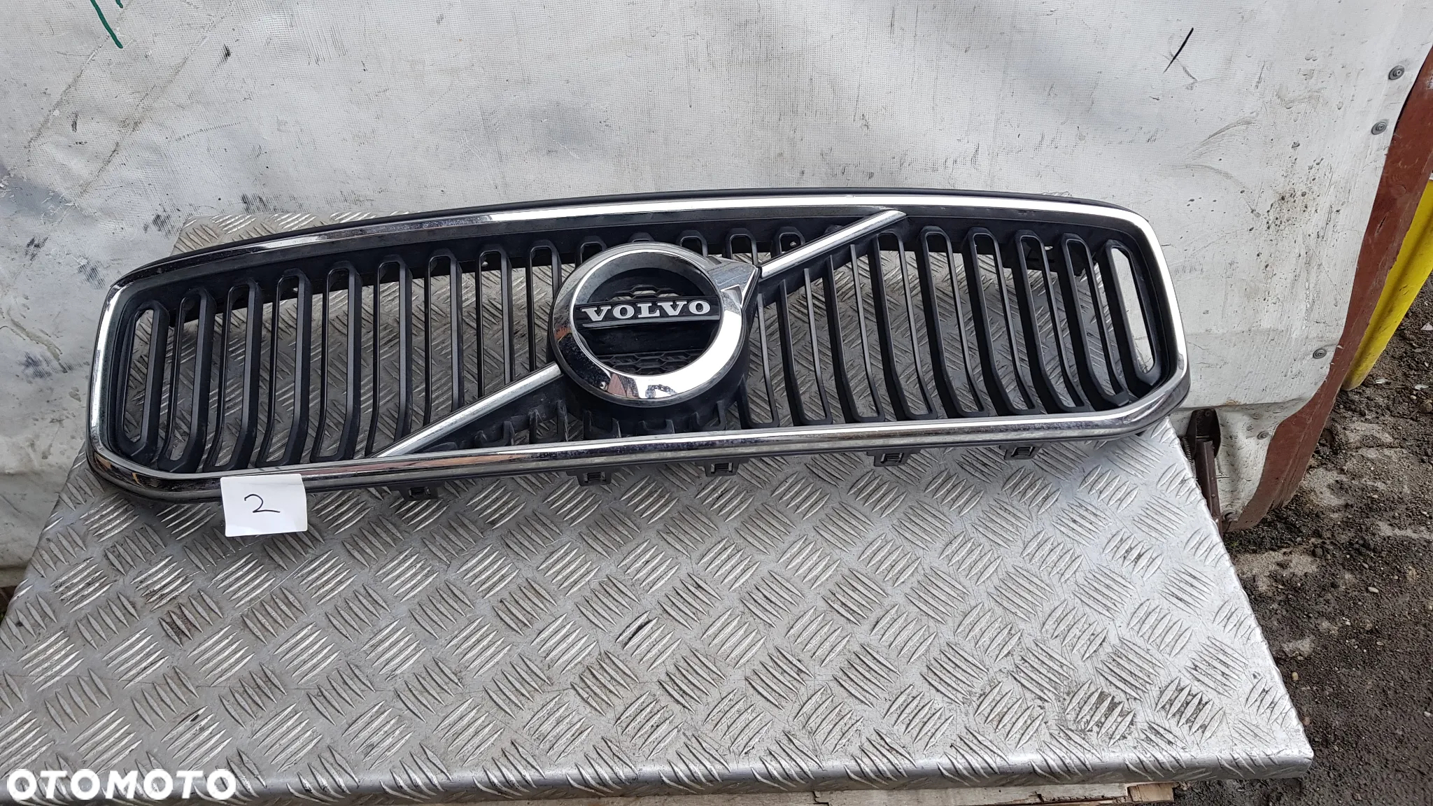 GRILL ATRAPA  VOLVO XC40 kompletny - 4