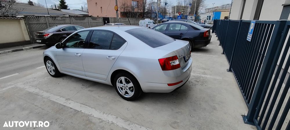 Skoda Octavia 2.0 TDI DSG Style - 3