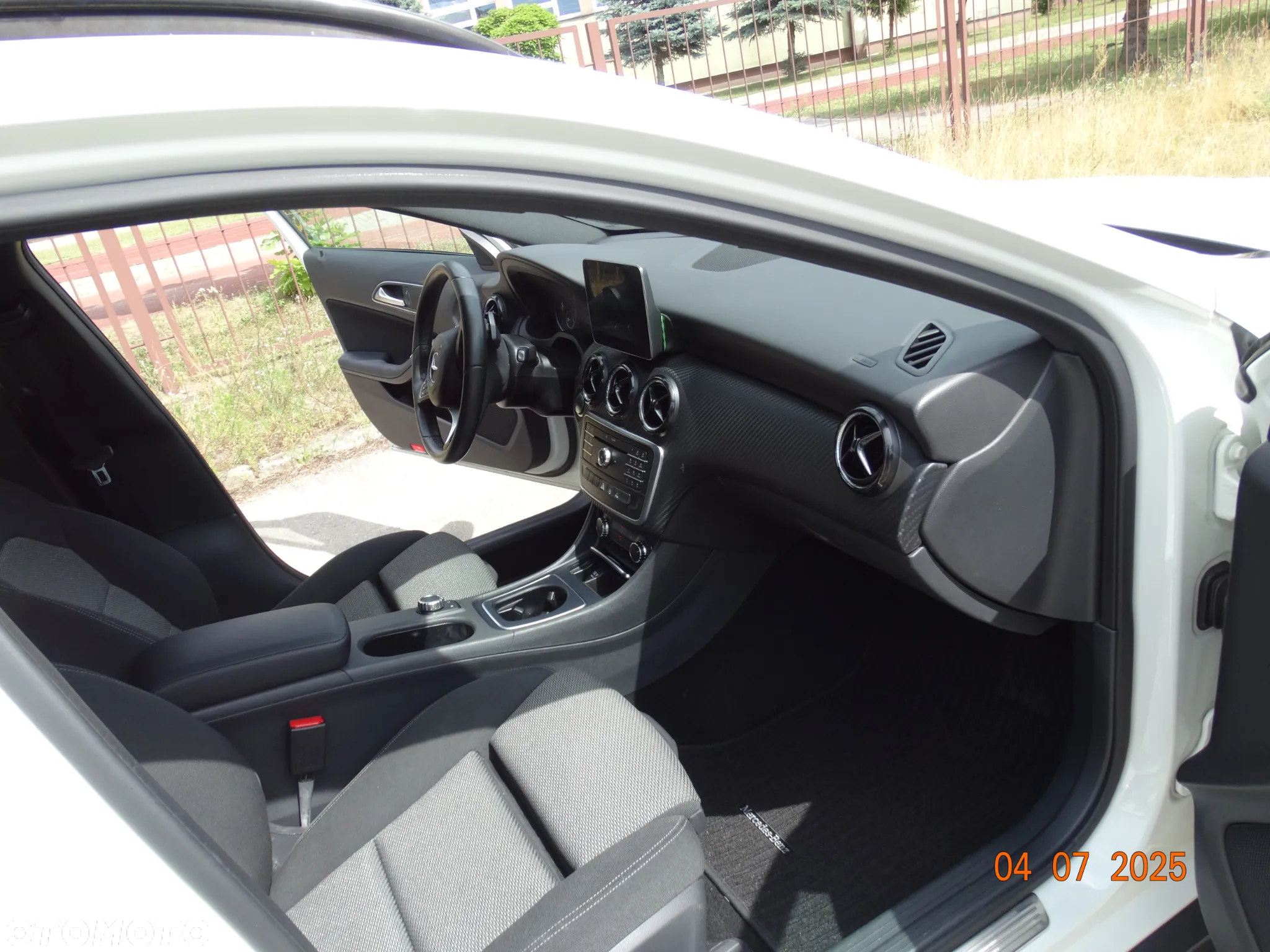 Mercedes-Benz GLA 200 7G-DCT - 12