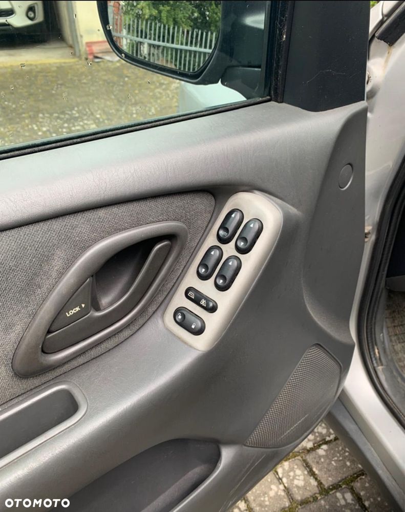 Mazda Tribute 4x2 Comfort - 8