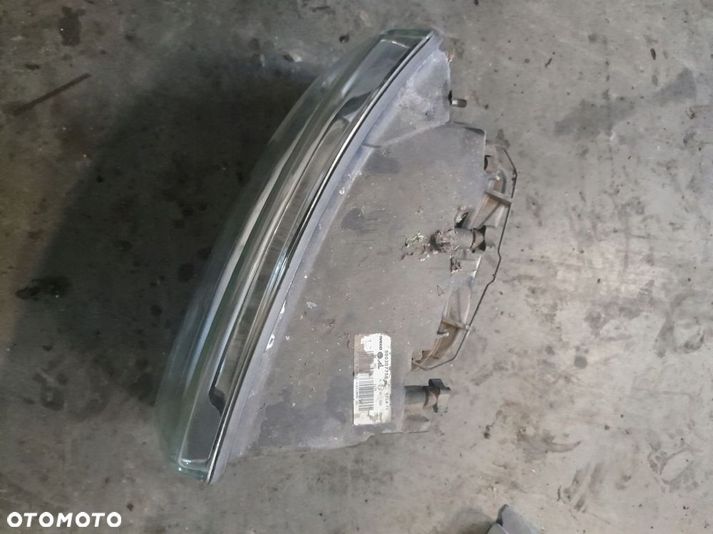 REFLEKTOR PRAWY LAMPA PRAWA IVECO DAILY III 00- IVECO OE 500307754 - 2